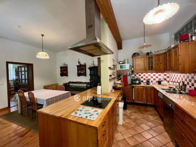 Eladó családi ház Budakalász