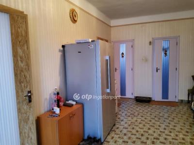 Eladó családi ház Tura