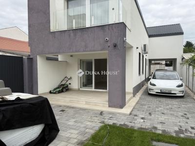 Eladó családi ház Budapest