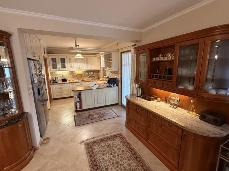 Eladó családi ház Balatonboglár