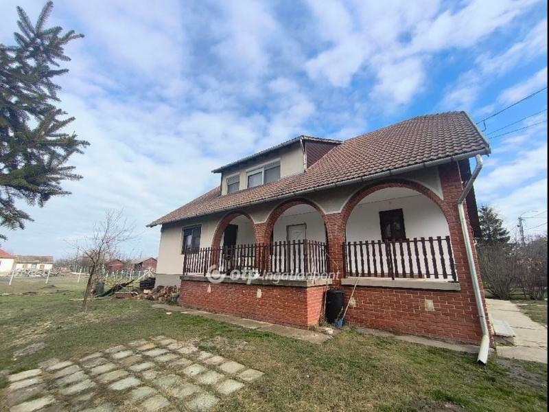 Eladó családi ház Gárdony