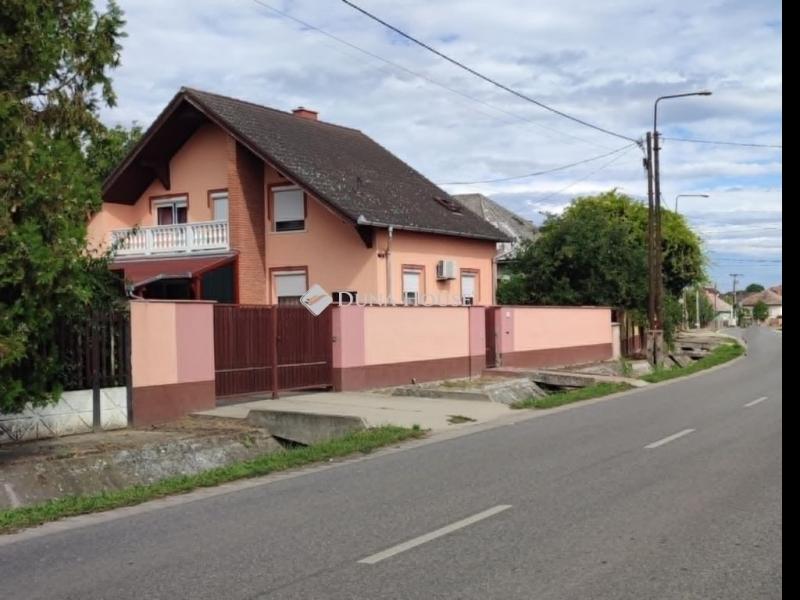 Eladó családi ház Tápiószentmárton