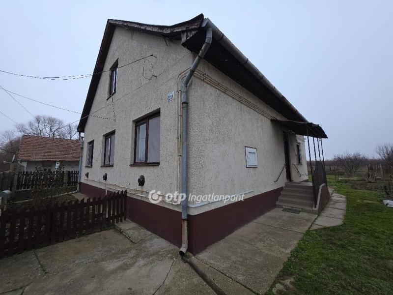 Eladó családi ház Tiszacsege