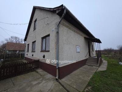 Eladó családi ház Tiszacsege