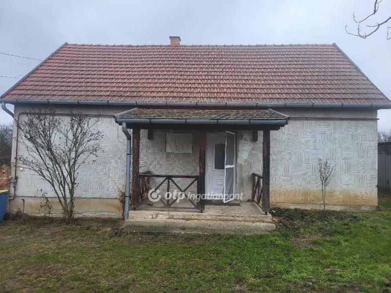 Eladó családi ház Jászfényszaru