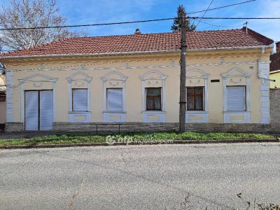 Eladó családi ház Békés