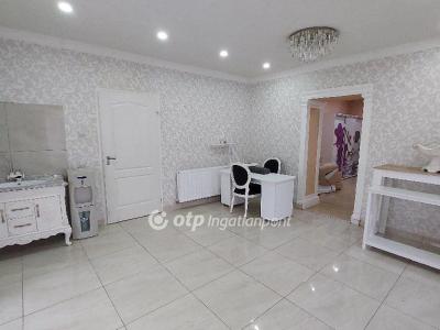 Eladó családi ház Kisújszállás