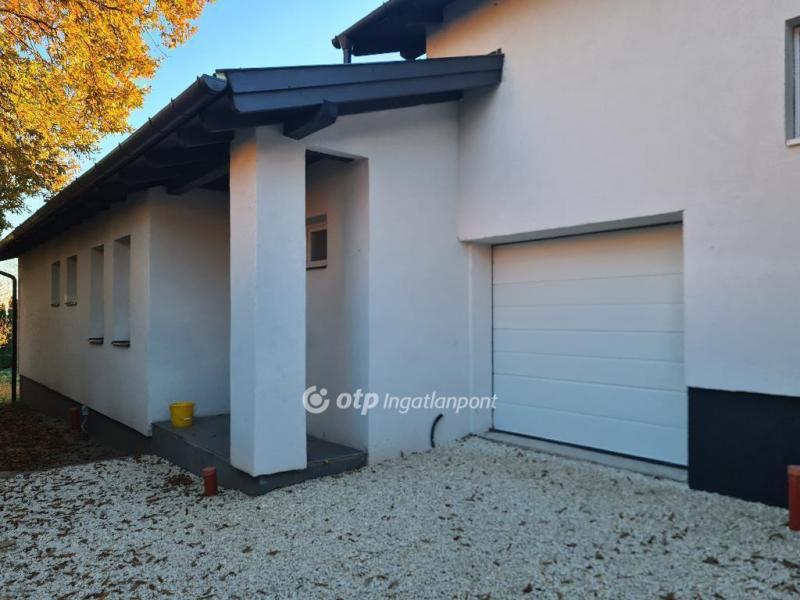 Eladó ikerház Érd