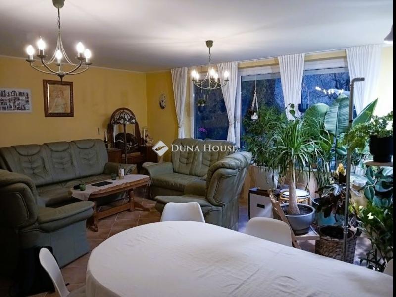 Eladó családi ház Esztergom