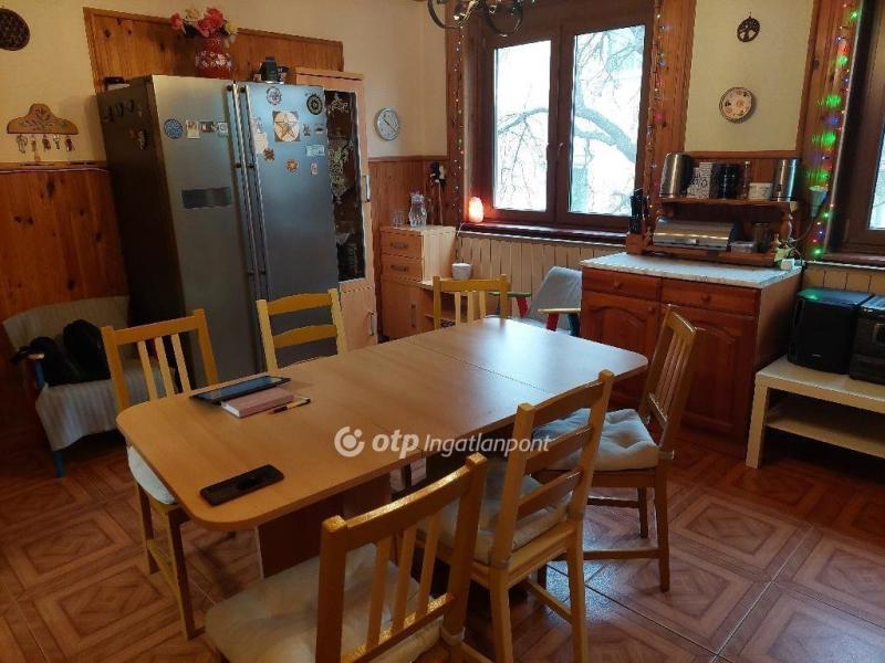 Eladó családi ház Bakonyszentlászló