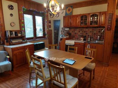 Eladó családi ház Bakonyszentlászló