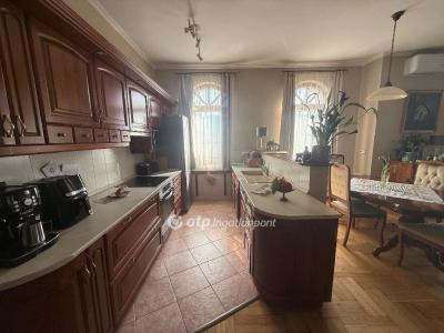 Eladó családi ház Budapest