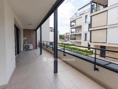 Eladó lakás Balatonkenese