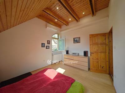 Eladó családi ház Budakalász