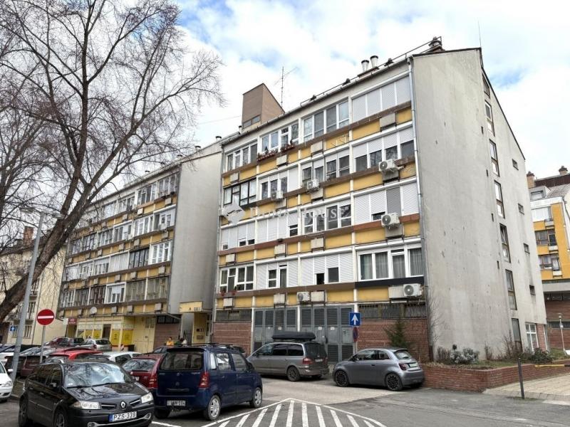 Eladó lakás Esztergom