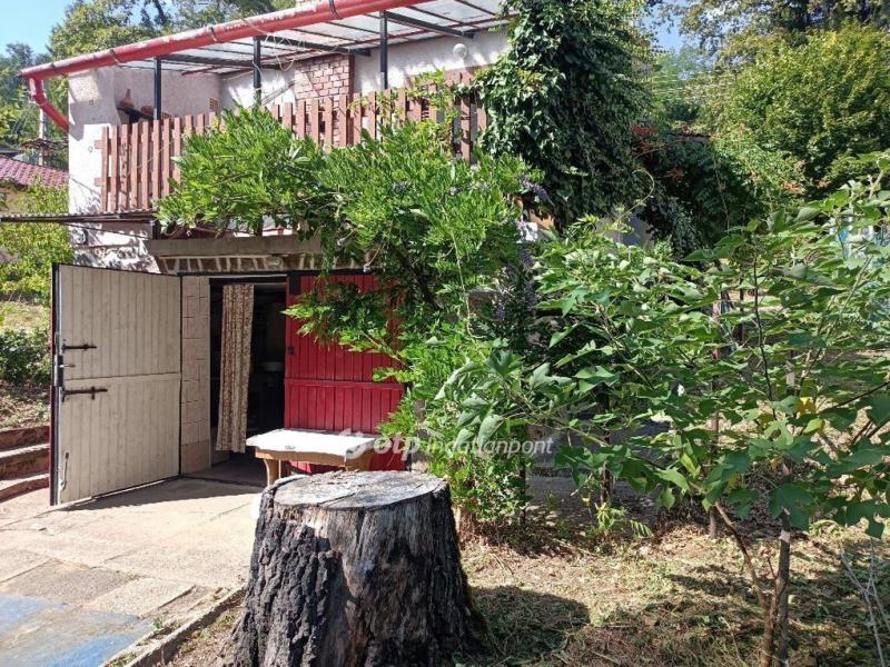 Eladó nyaraló Komló