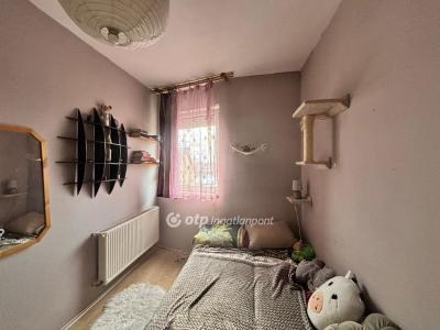 Eladó lakás Téglás