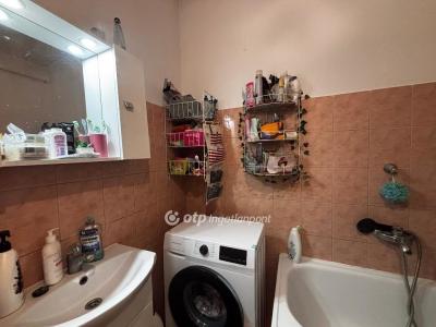 Eladó lakás Téglás