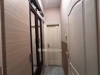 Eladó lakás Téglás