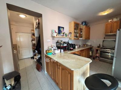 Eladó lakás Téglás