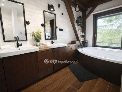 Eladó kastély Monostorpályi