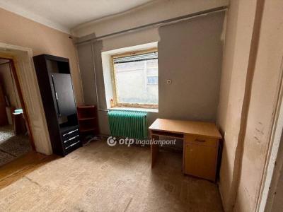 Eladó családi ház Újpetre