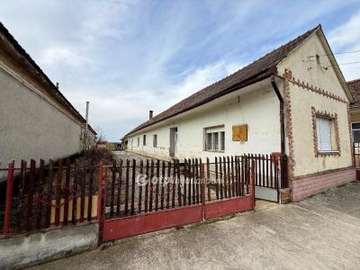 Eladó családi ház Újpetre