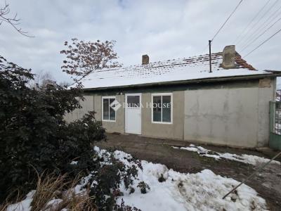 Eladó családi ház Jászkarajenő