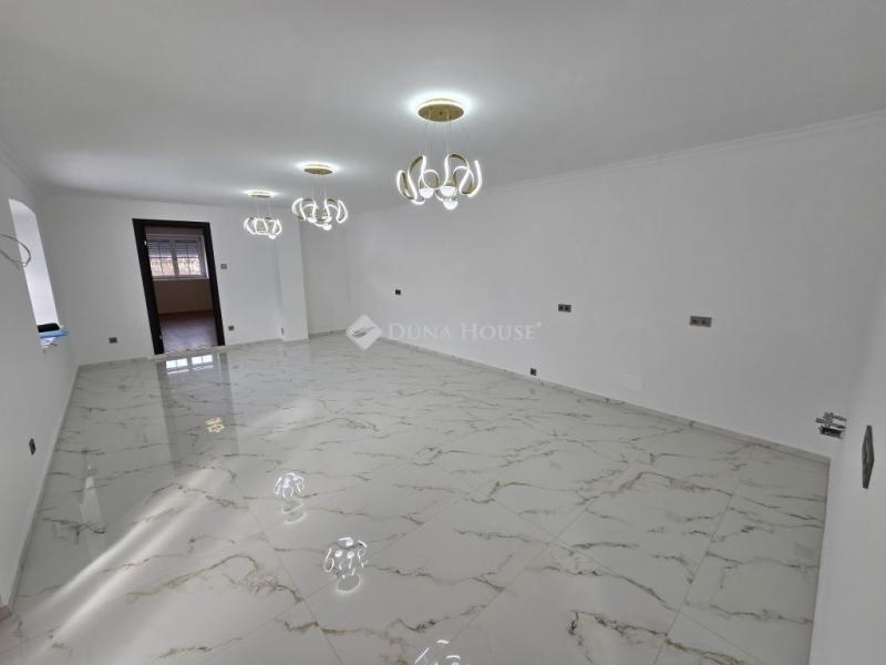 Eladó családi ház Lajoskomárom