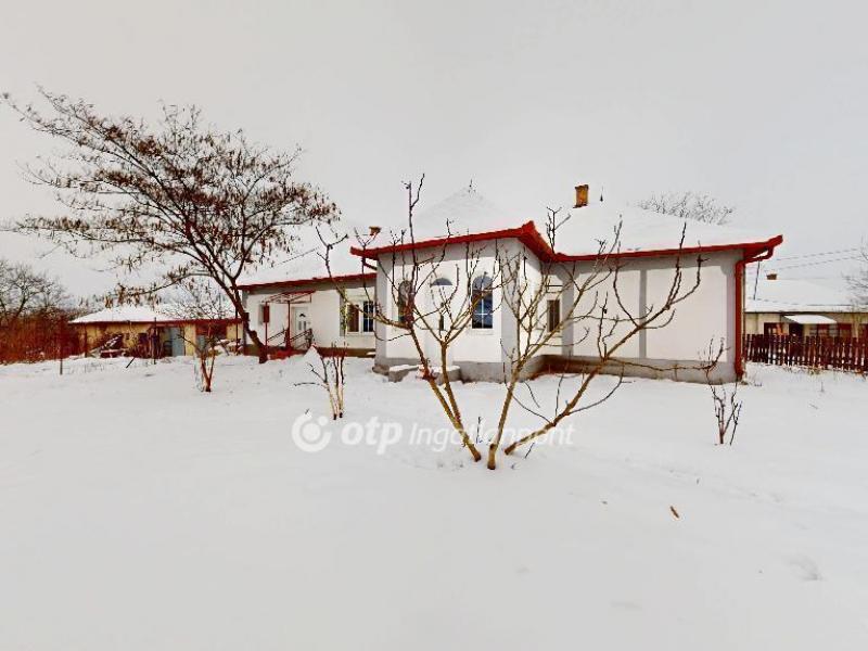 Eladó családi ház Beszterec