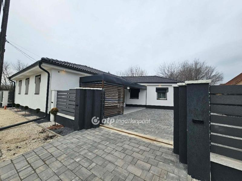 Eladó családi ház Szolnok