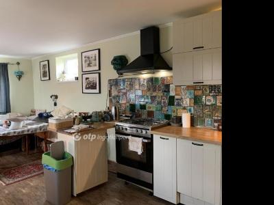 Eladó családi ház Törtel