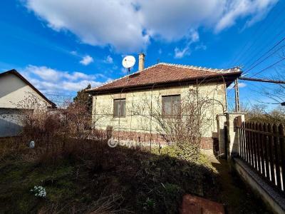 Eladó családi ház Cegléd