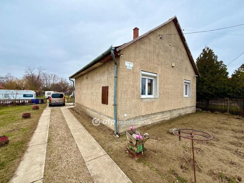 Eladó családi ház Nyársapát