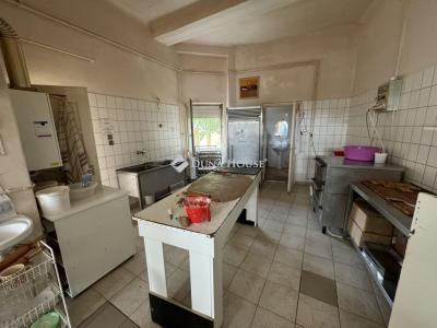Eladó utcai bejáratú üzlethelység Kecskemét