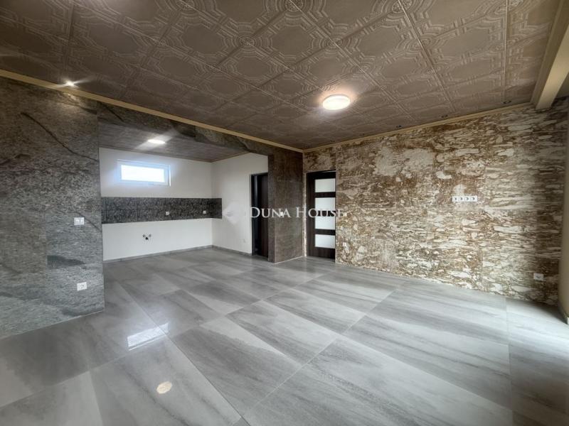 Eladó családi ház Törtel