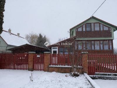 Eladó családi ház Úri