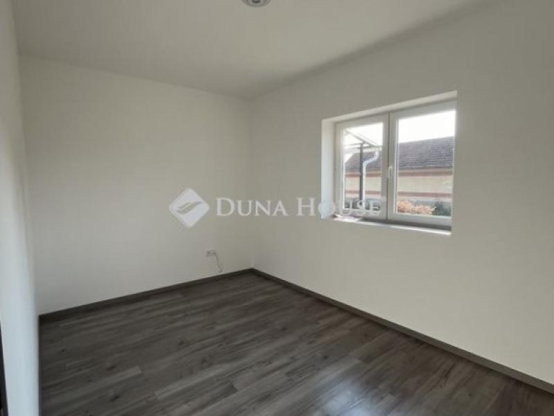 Eladó családi ház Tápiószentmárton