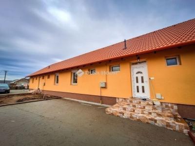 Eladó ikerház Monor