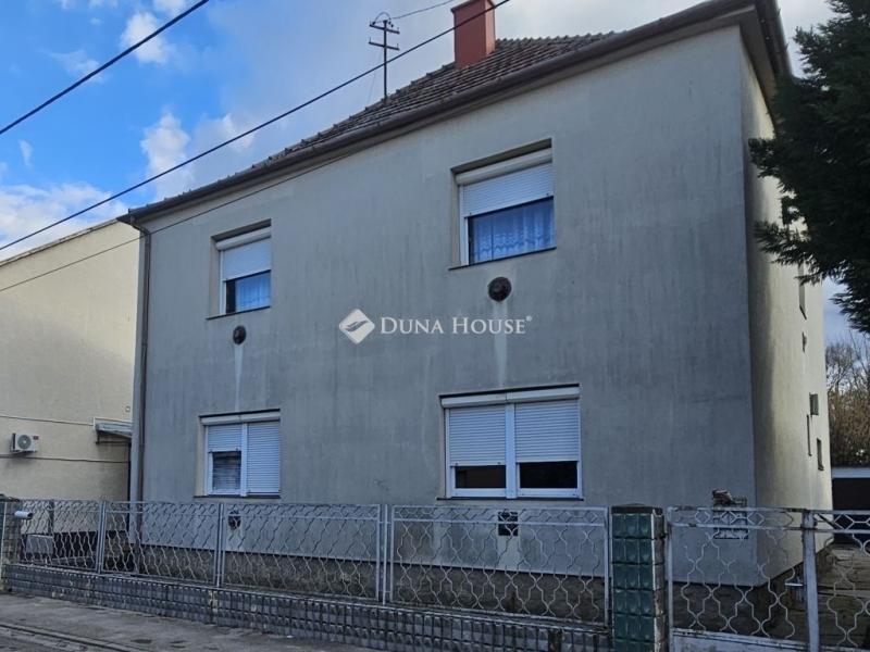 Eladó családi ház Pécs