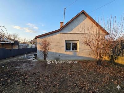Eladó családi ház Szentes