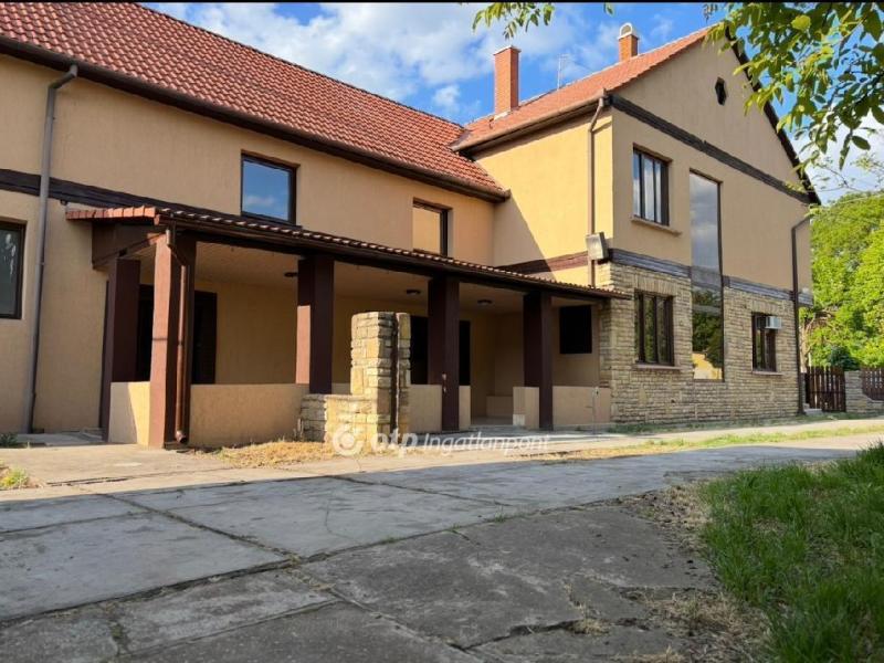 Eladó családi ház Orosháza