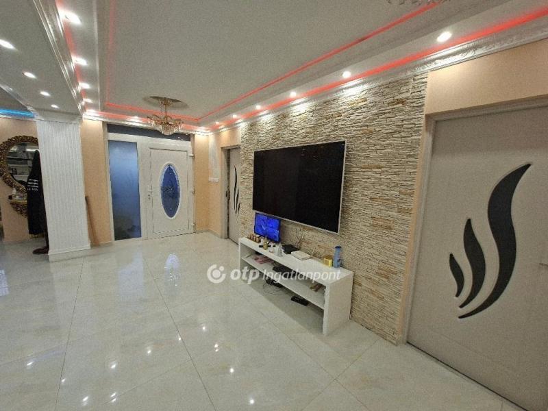 Eladó családi ház Baks