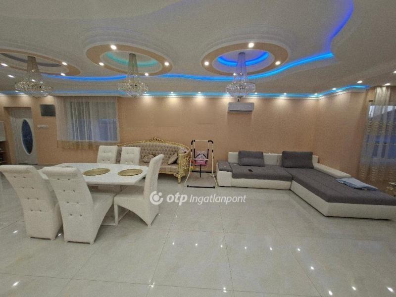 Eladó családi ház Baks