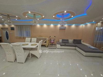 Eladó családi ház Baks