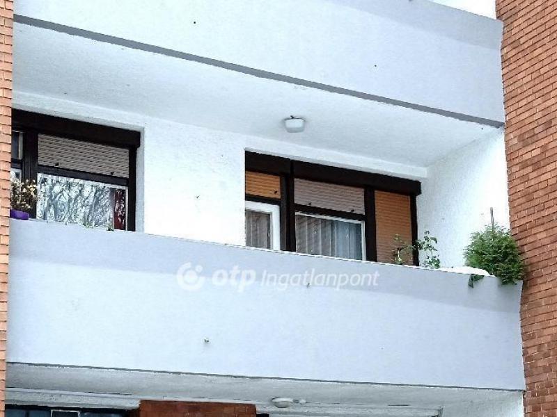 Eladó lakás Ajka