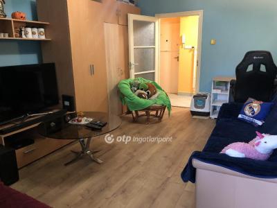 Eladó lakás Ajka