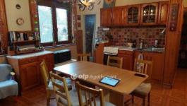 Eladó családi ház Bakonyszentlászló