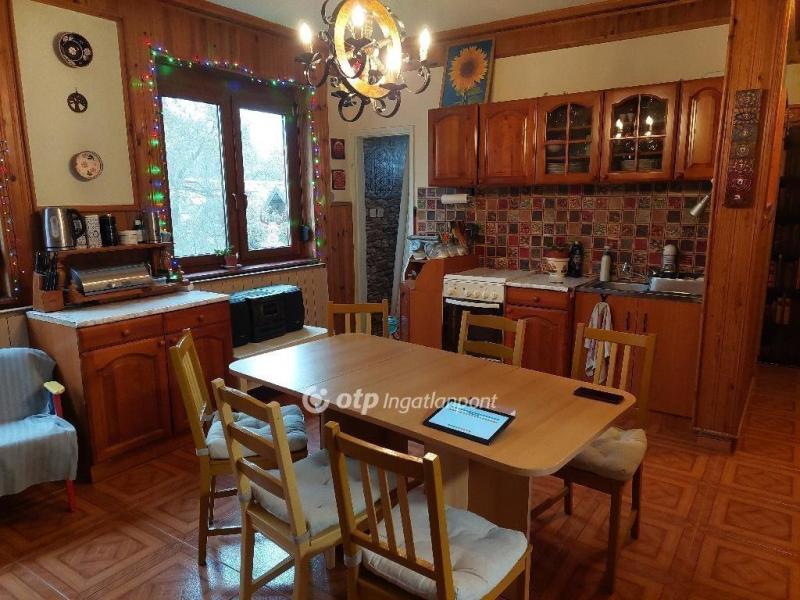 Eladó családi ház Bakonyszentlászló