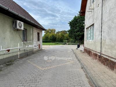 Eladó családi ház Monor